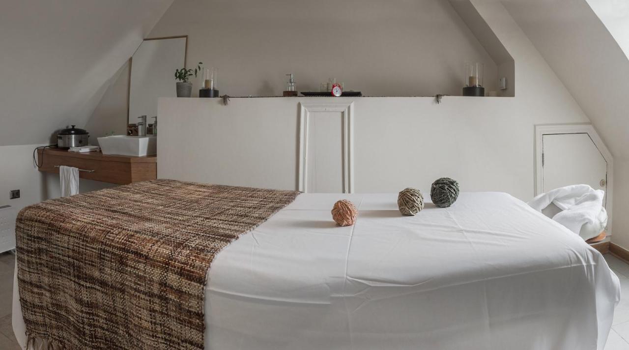 Wyndham Puerto Varas Pettra ภายนอก รูปภาพ A massage table