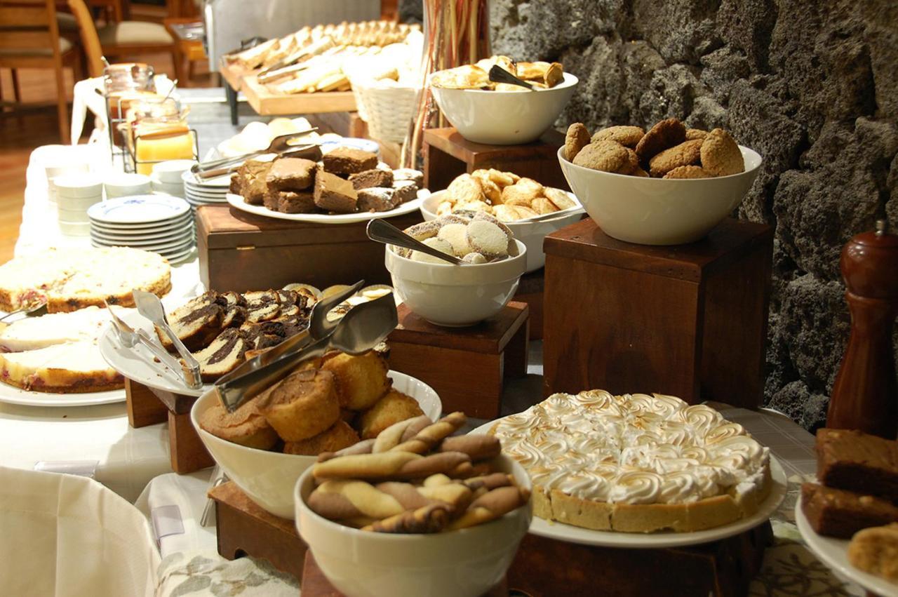 Wyndham Puerto Varas Pettra ภายนอก รูปภาพ A selection of desserts