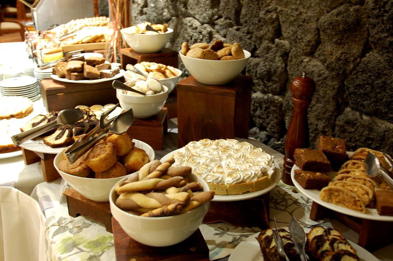 Wyndham Puerto Varas Pettra ภายนอก รูปภาพ A selection of desserts