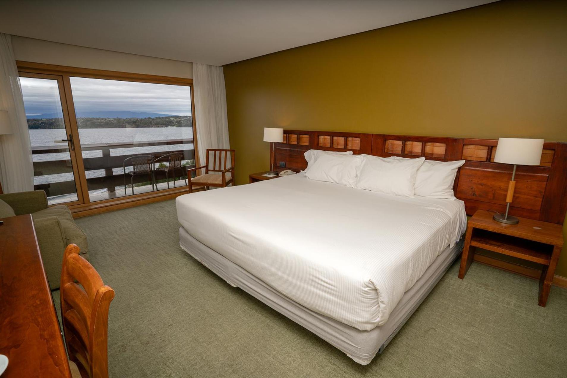 Wyndham Puerto Varas Pettra ภายนอก รูปภาพ A bedroom at the lodge