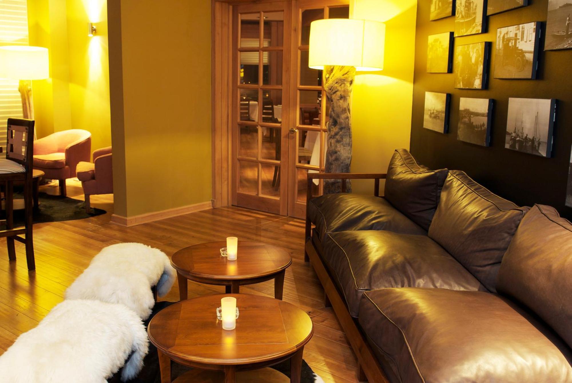 Wyndham Puerto Varas Pettra ภายนอก รูปภาพ The interior of the lounge
