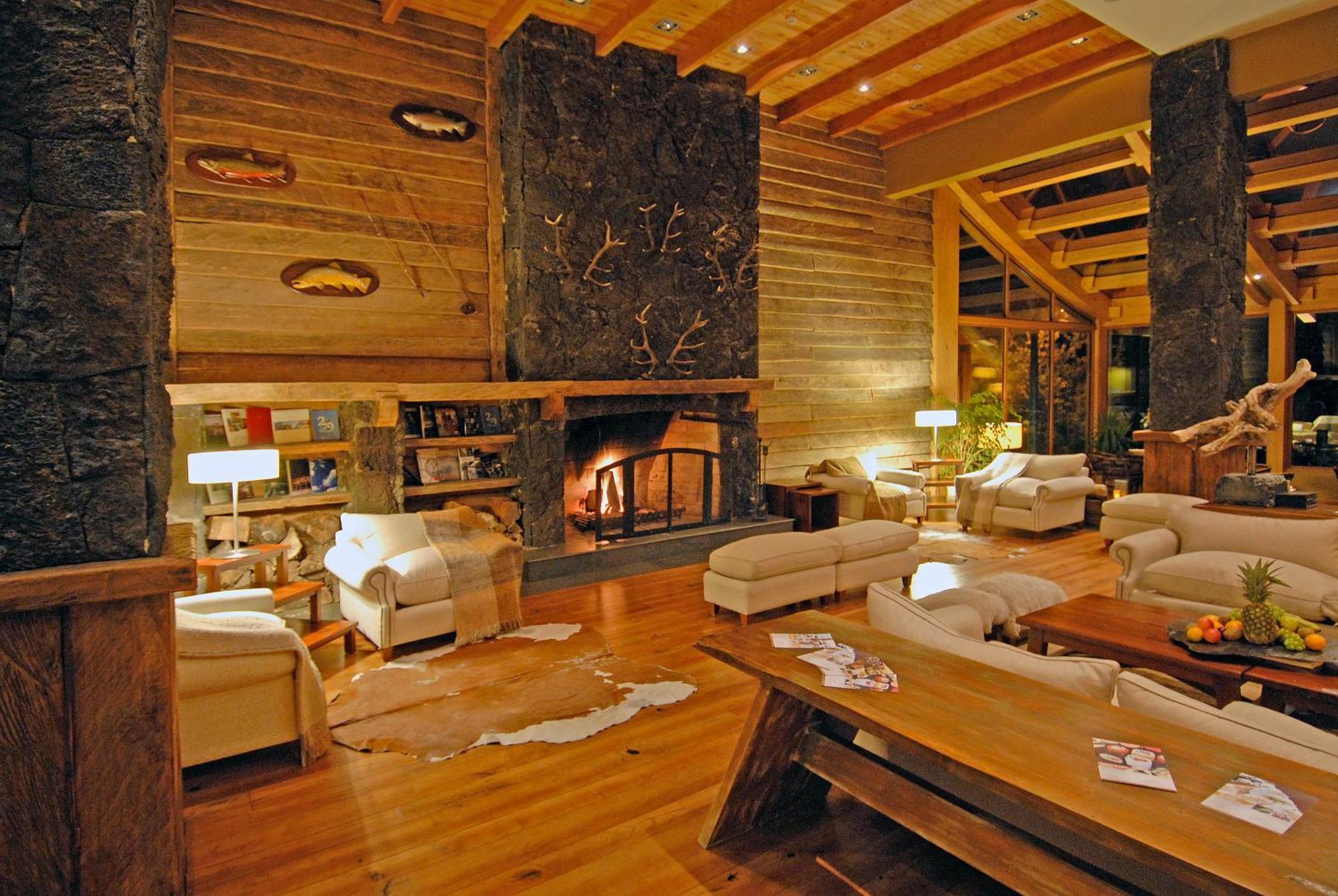 Wyndham Puerto Varas Pettra ภายนอก รูปภาพ The lobby at the Hotel Patagonico