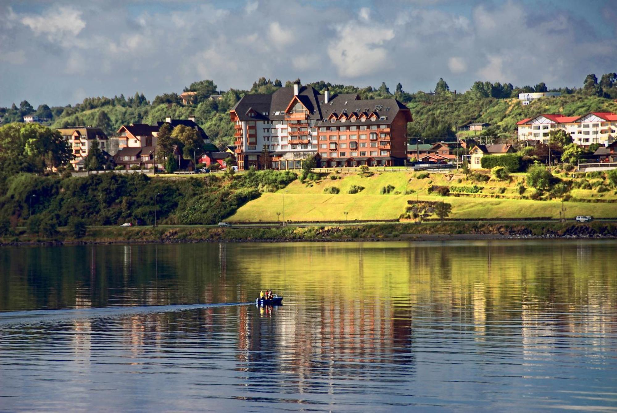 Wyndham Puerto Varas Pettra ภายนอก รูปภาพ View of the village