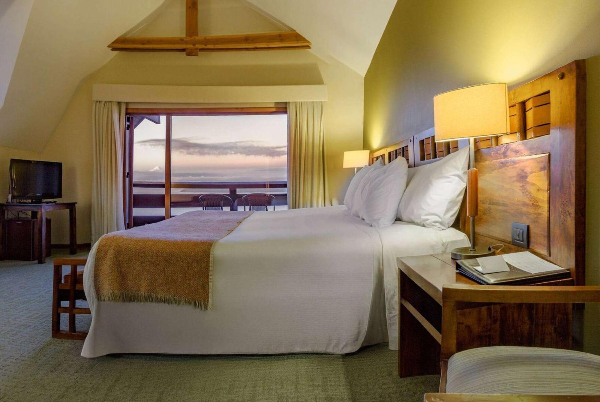 Wyndham Puerto Varas Pettra ภายนอก รูปภาพ A bedroom at the lodge