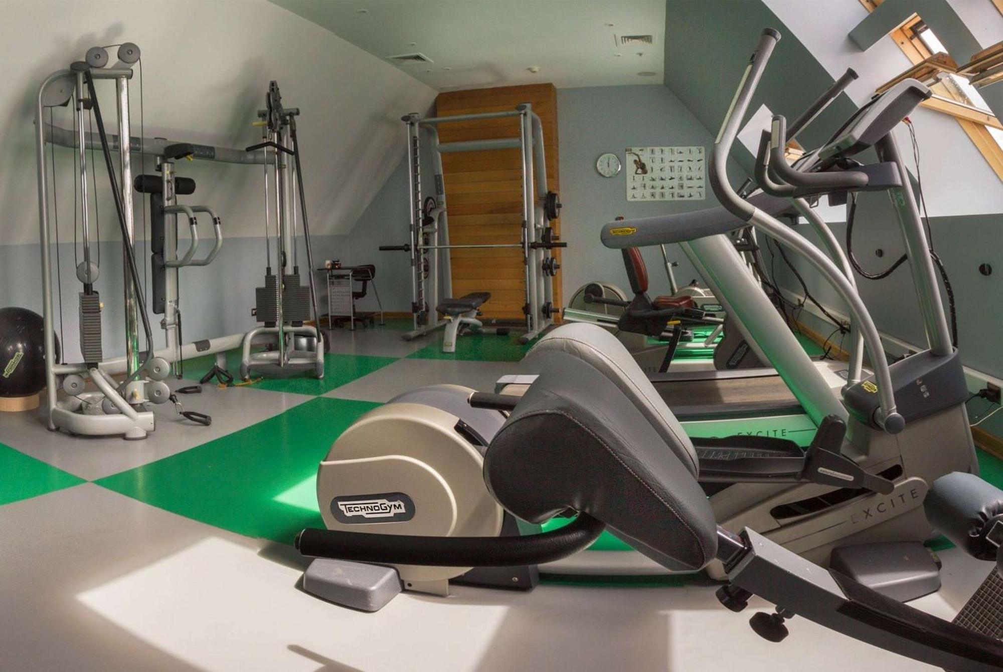 Wyndham Puerto Varas Pettra ภายนอก รูปภาพ A gym in the UK