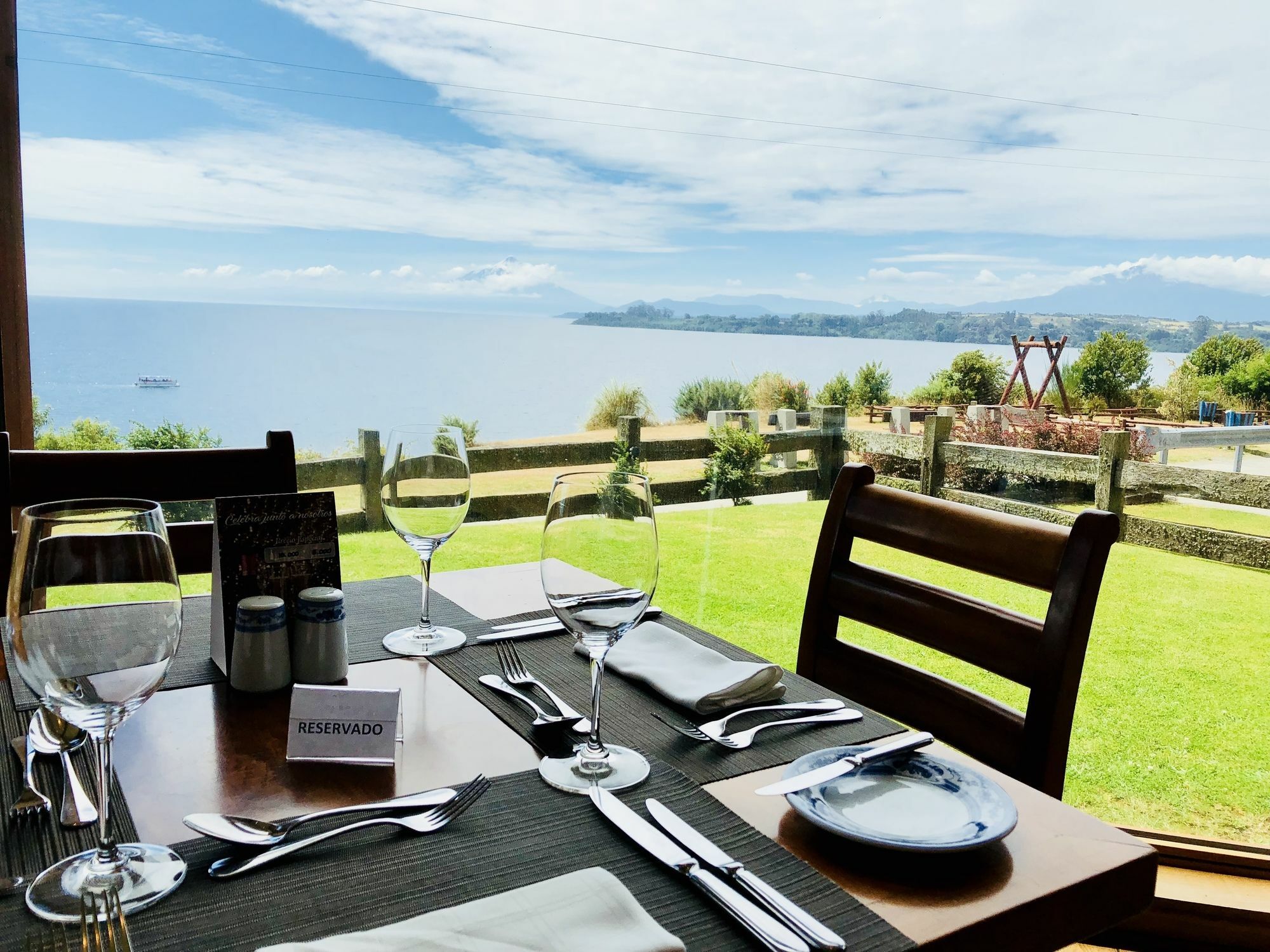 Wyndham Puerto Varas Pettra ภายนอก รูปภาพ Restaurant in the hotel
